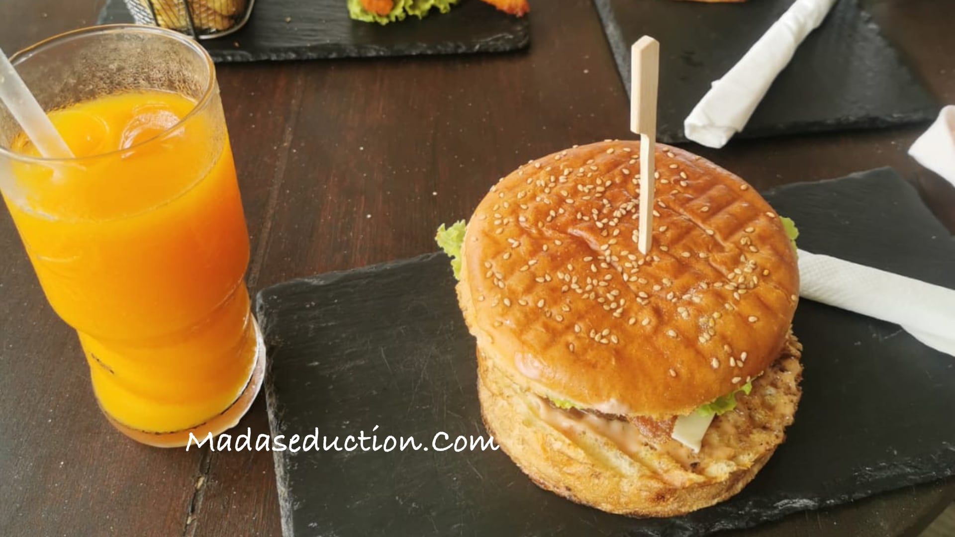La braise - Burger au club nautique. Tamatave/Toamasina